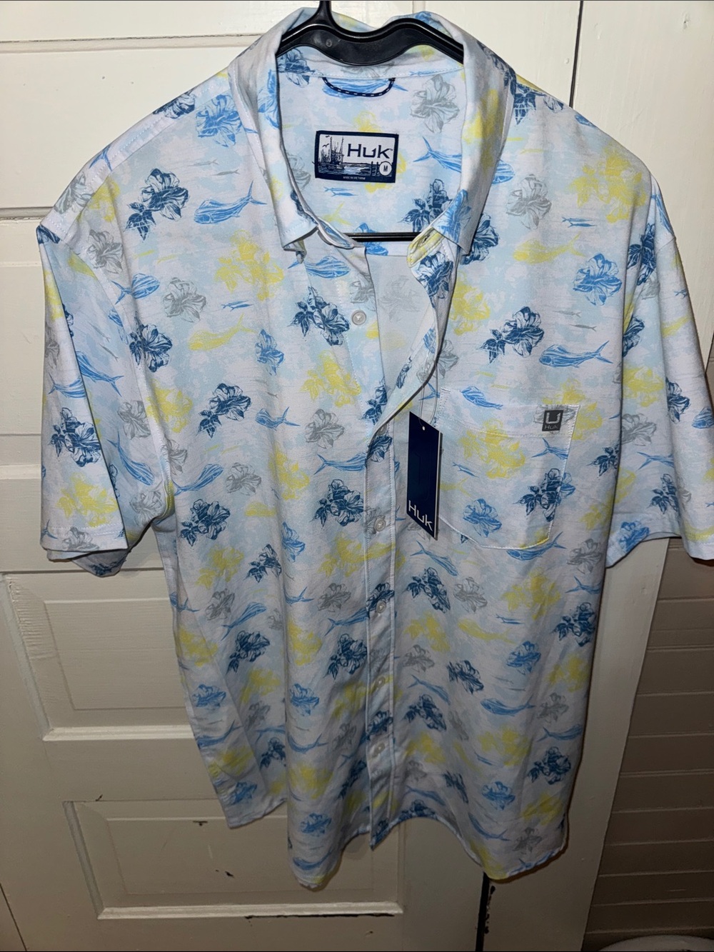 Huk Men's Light Blue Floral Short-Sleeve Button-Down Shirt NWT M